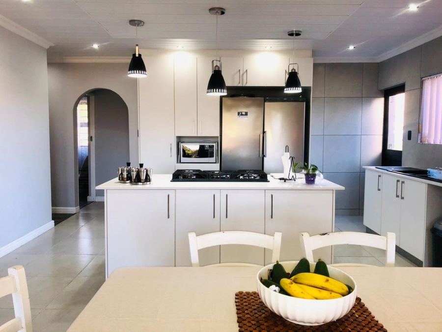 5 Bedroom Property for Sale in Franskraal Western Cape